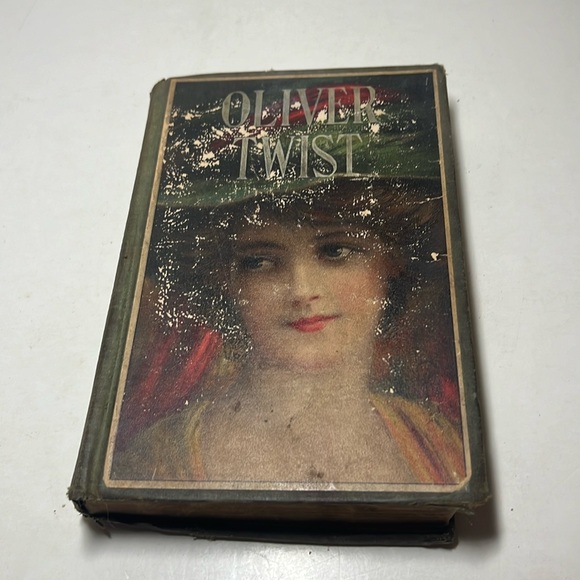 Vintage hardcover book Oliver Twist by Dickens - Picture 7 of 7